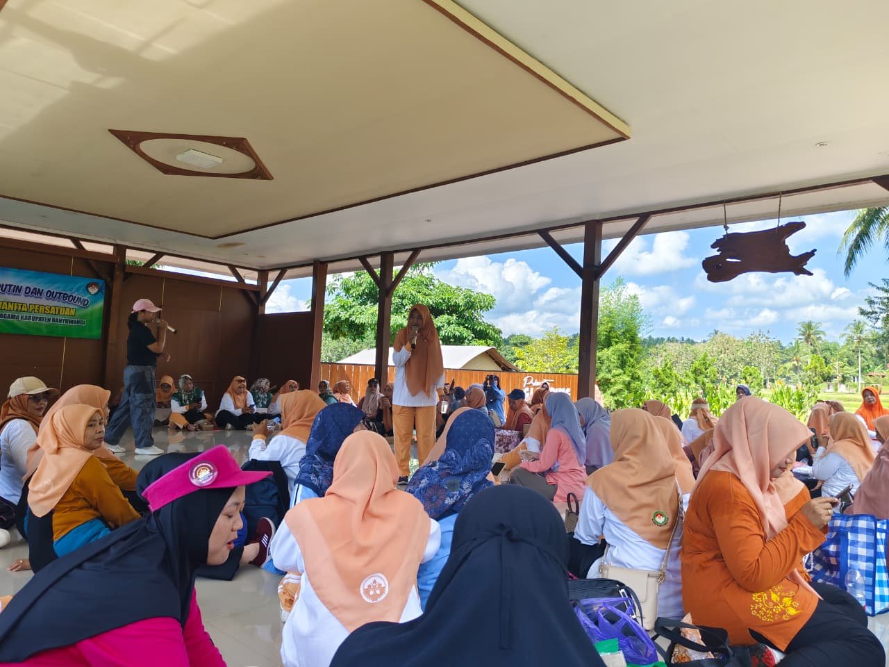 Dari Senam hingga Sosialisasi UU KDRT, DWP UP MAN 3 Banyuwangi Antusias Ikuti Pertemuan Rutin